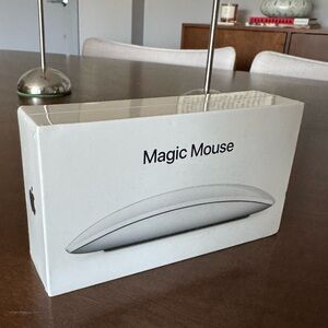 Apple Magic Mouse 2 in Silver and White